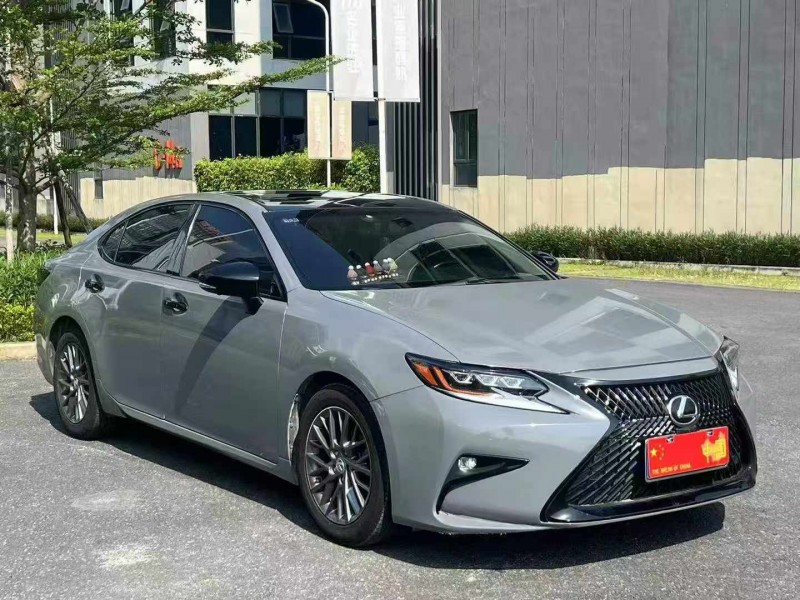 广州18年雷克萨斯ES2