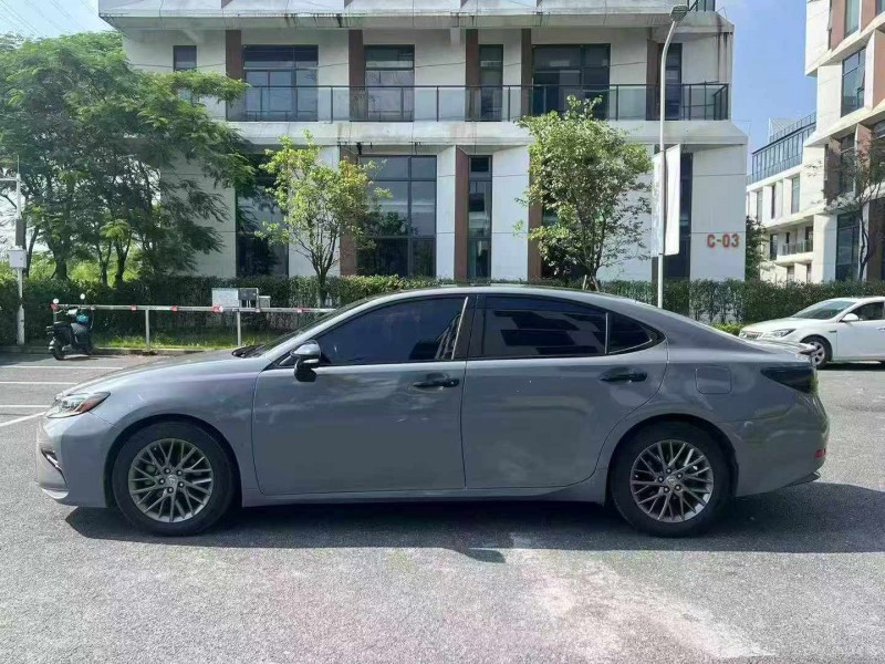 广州18年雷克萨斯ES5