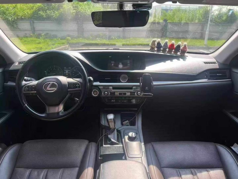 广州18年雷克萨斯ES7