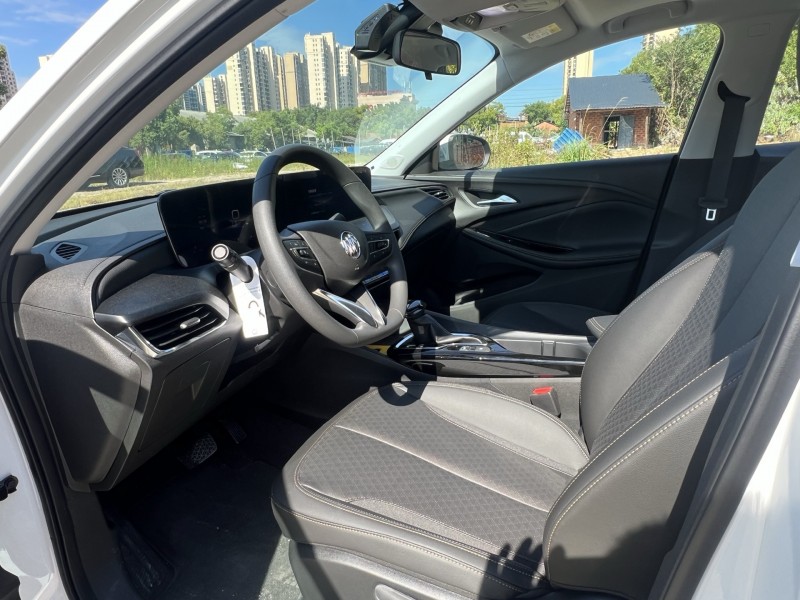 娄底25年别克威朗8