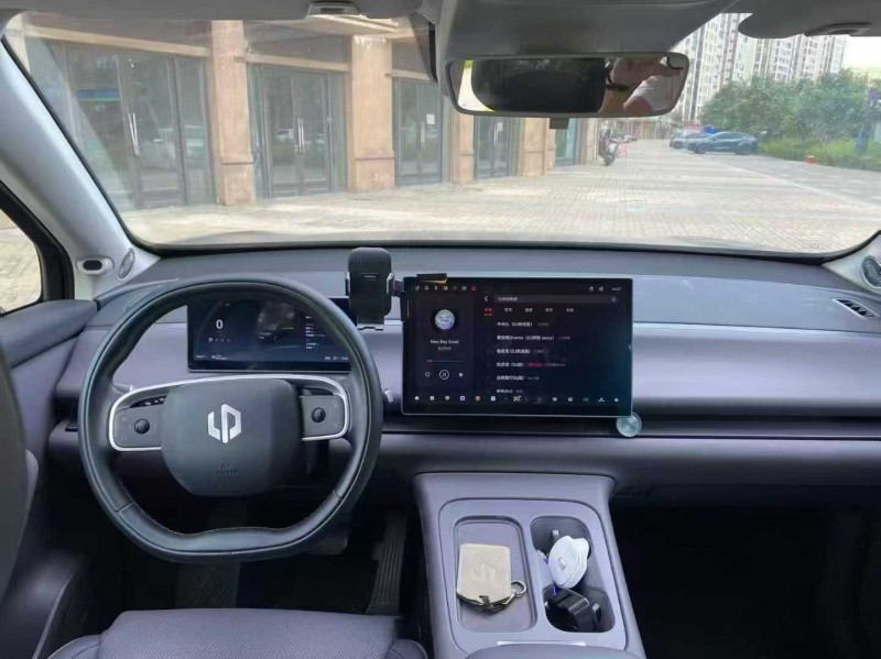 海口24年零跑汽车C106