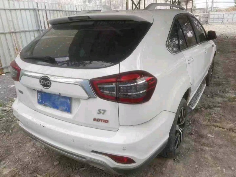 深圳17年比亚迪S77