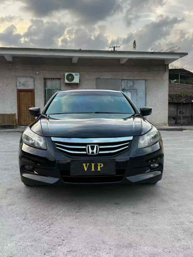 张家界12年本田雅阁1