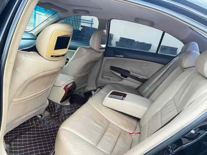 张家界12年本田雅阁5