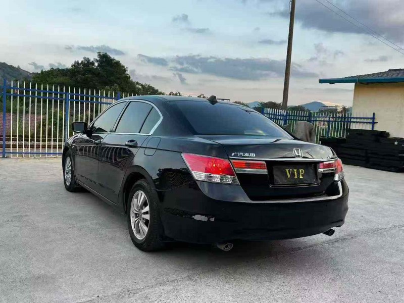 张家界12年本田雅阁6