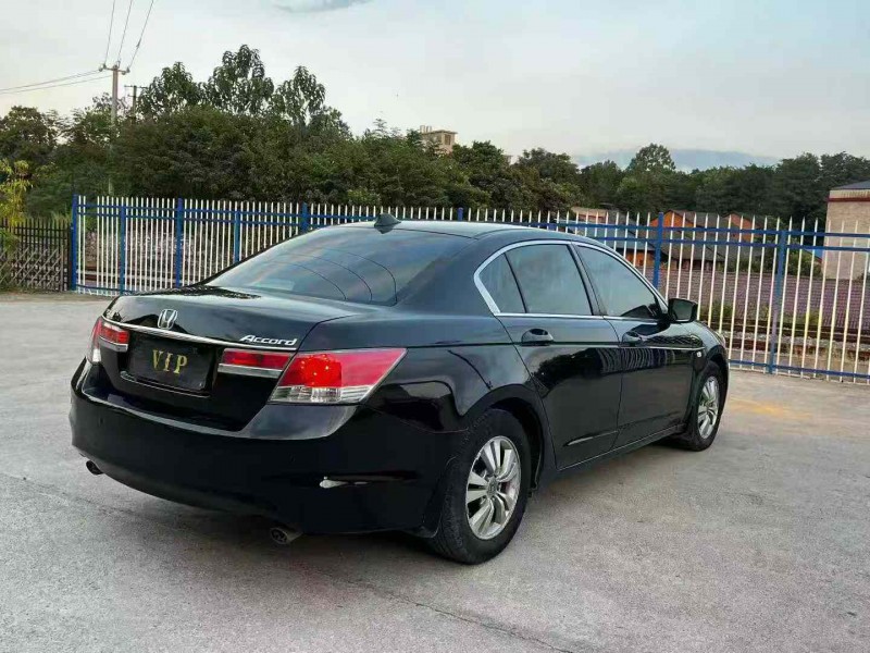 张家界12年本田雅阁7