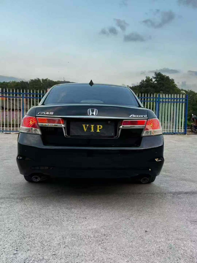 张家界12年本田雅阁8