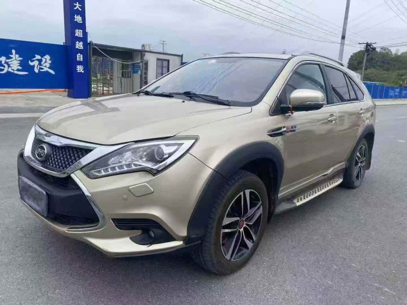 张家界16年比亚迪唐2