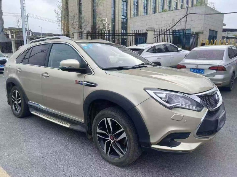 张家界16年比亚迪唐3