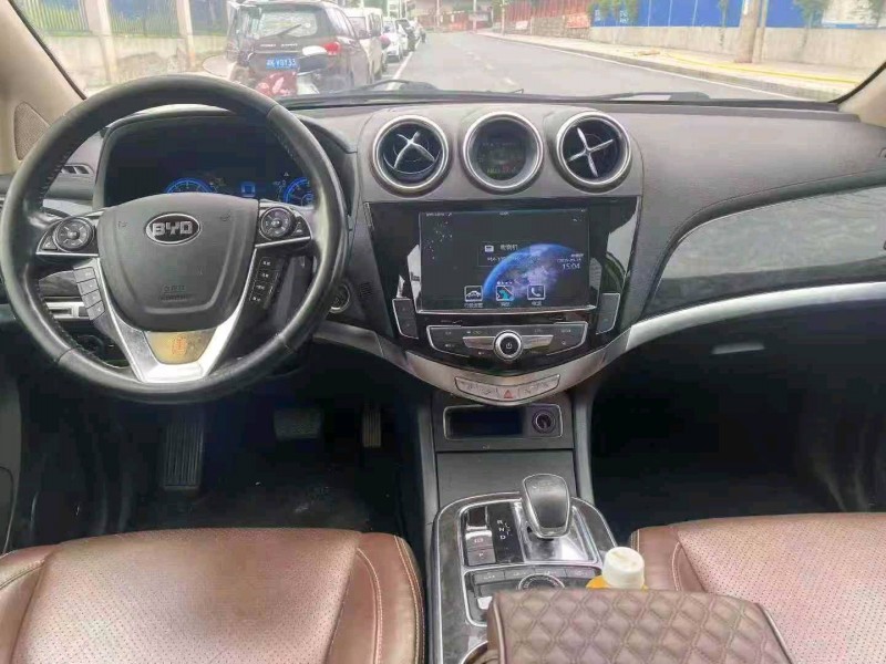 张家界16年比亚迪唐4