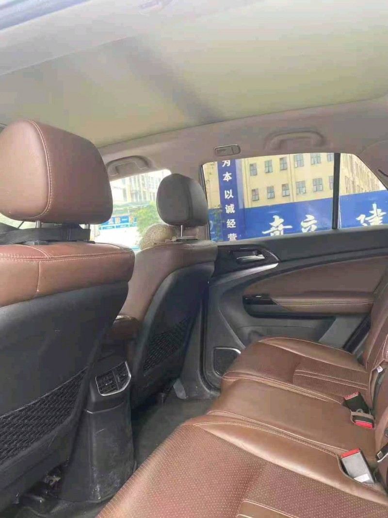 张家界16年比亚迪唐6