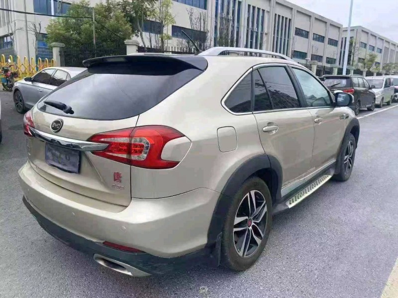 张家界16年比亚迪唐8