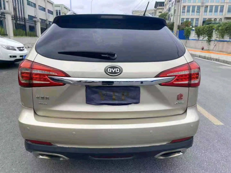 张家界16年比亚迪唐9