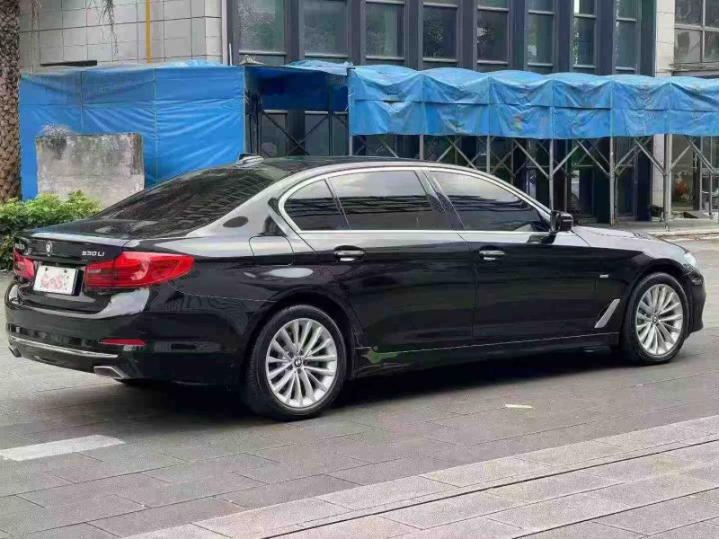 江门18年宝马5系8