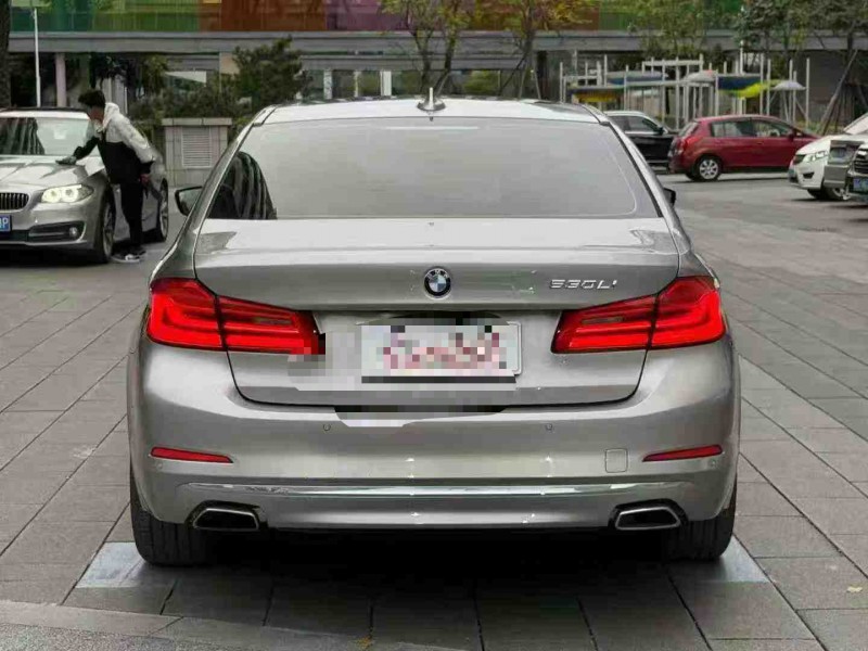 江门19年宝马5系9