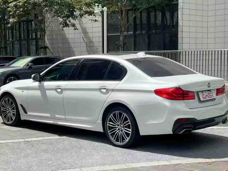 江门17年宝马5系8