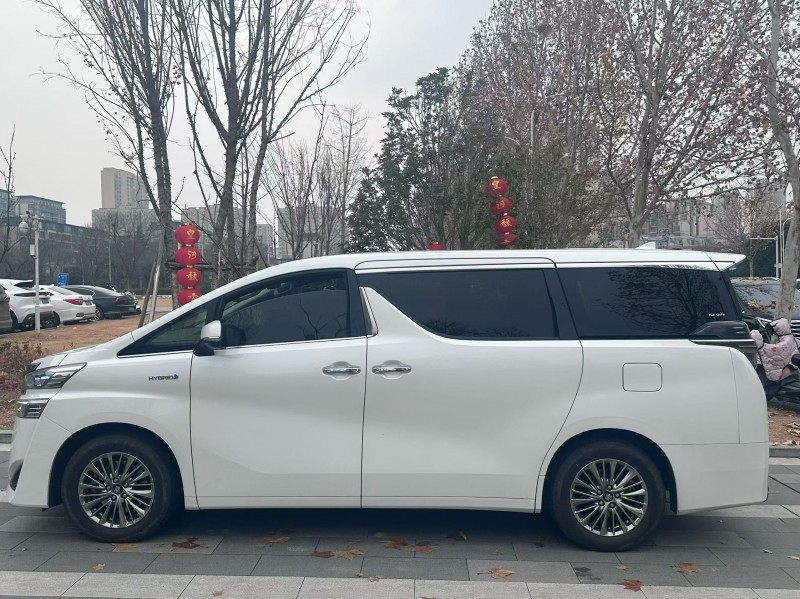 郑州22年丰田威尔法7