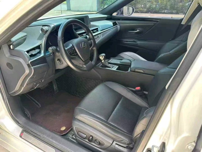 佛山20年雷克萨斯ES5