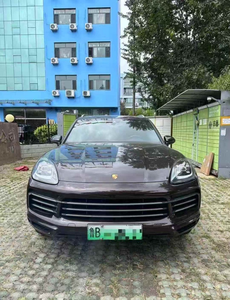 青岛20年保时捷卡宴1