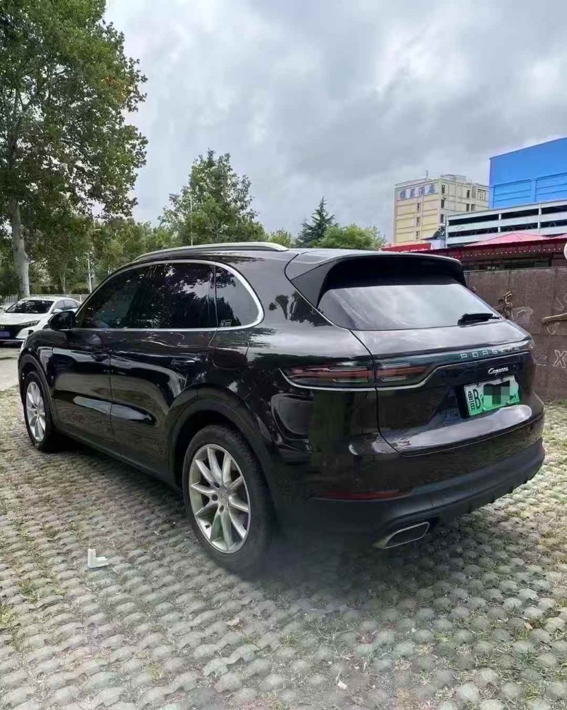 青岛20年保时捷卡宴8