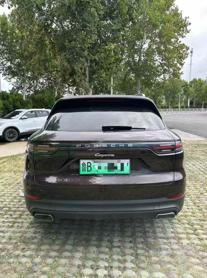 青岛20年保时捷卡宴9