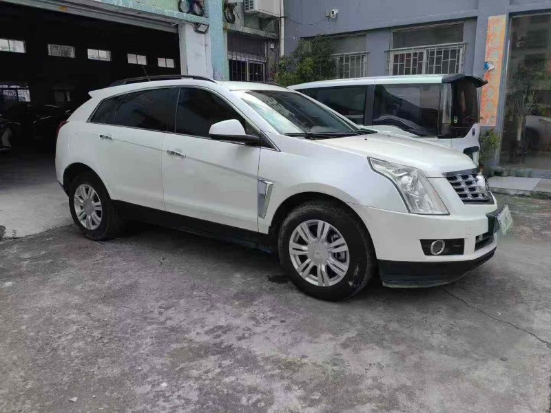 中山16年凯迪拉克SRX2