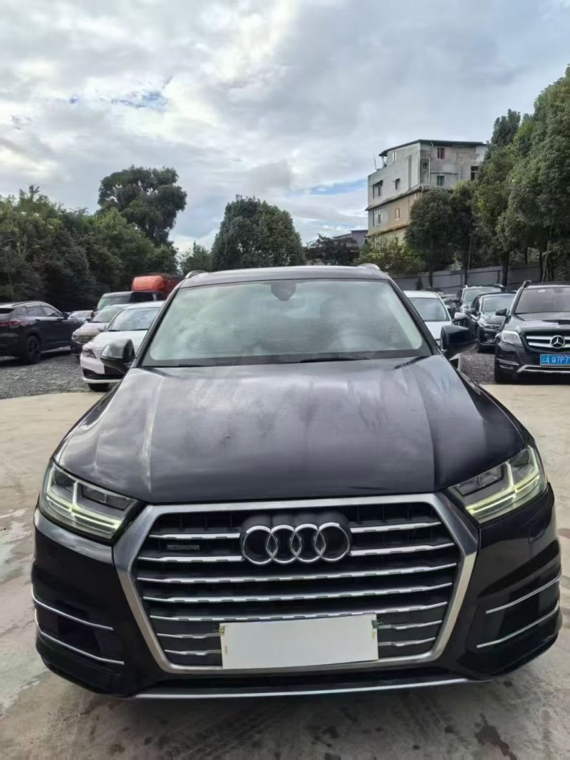 丽江18年奥迪Q71
