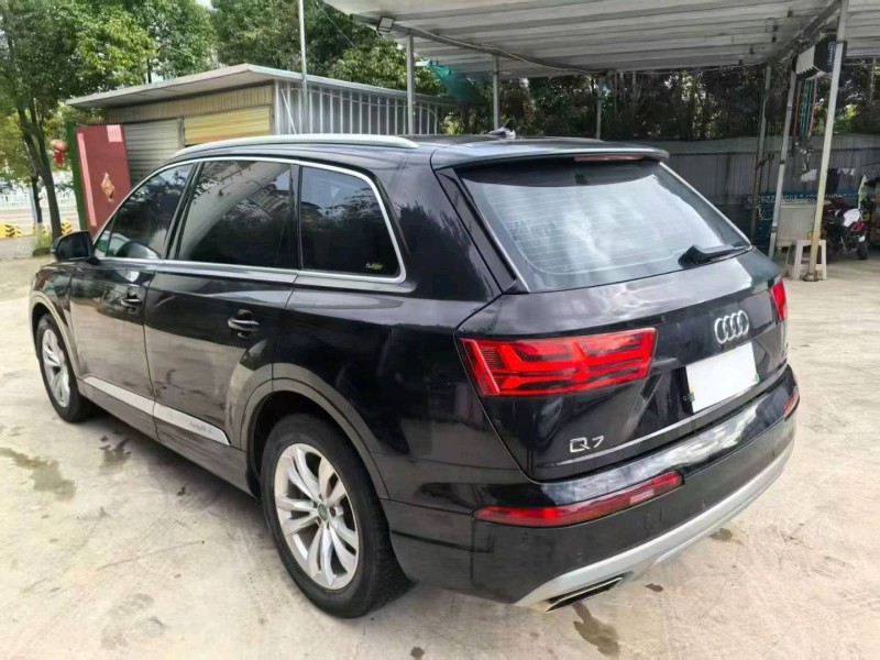 丽江18年奥迪Q77