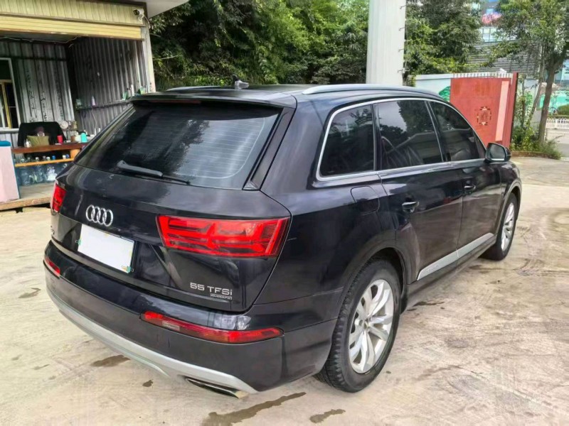 丽江18年奥迪Q78