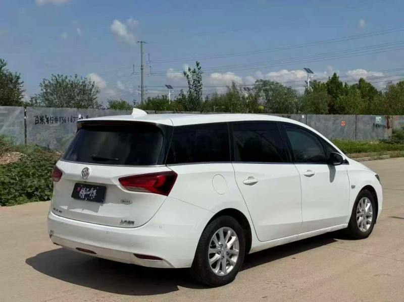 济宁18年别克GL68