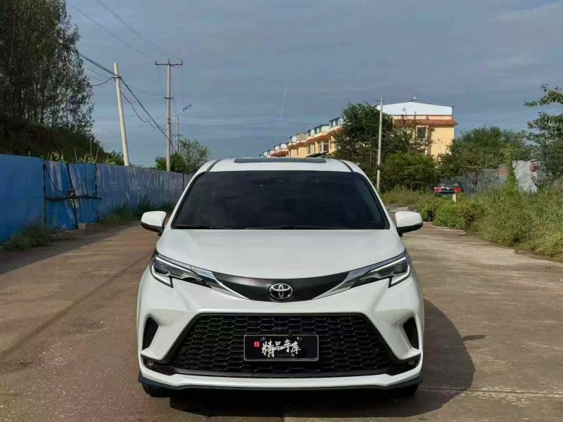 济宁24年丰田格瑞维亚1