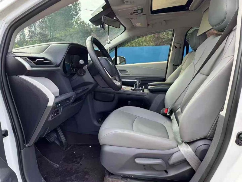 济宁24年丰田格瑞维亚4