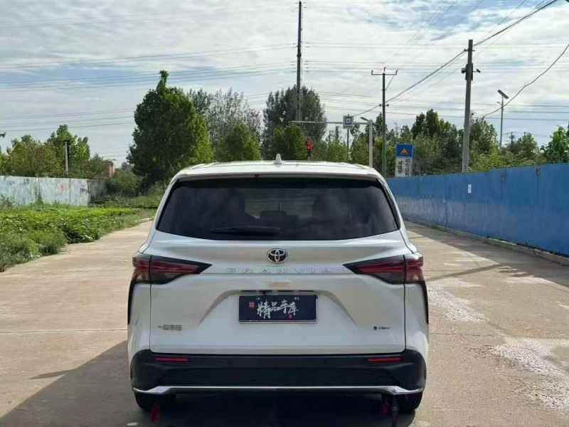 济宁24年丰田格瑞维亚9