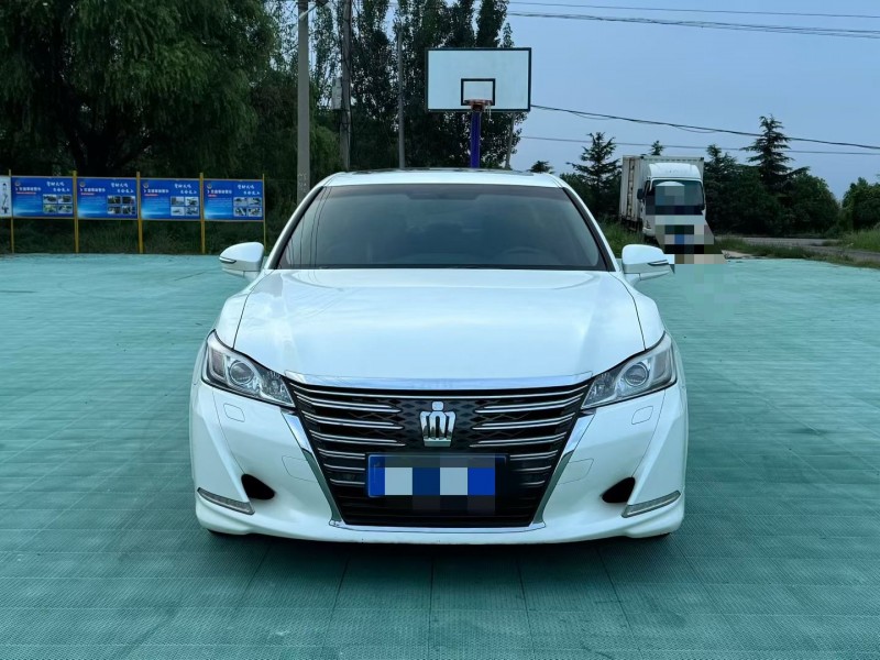 青岛17年丰田皇冠1