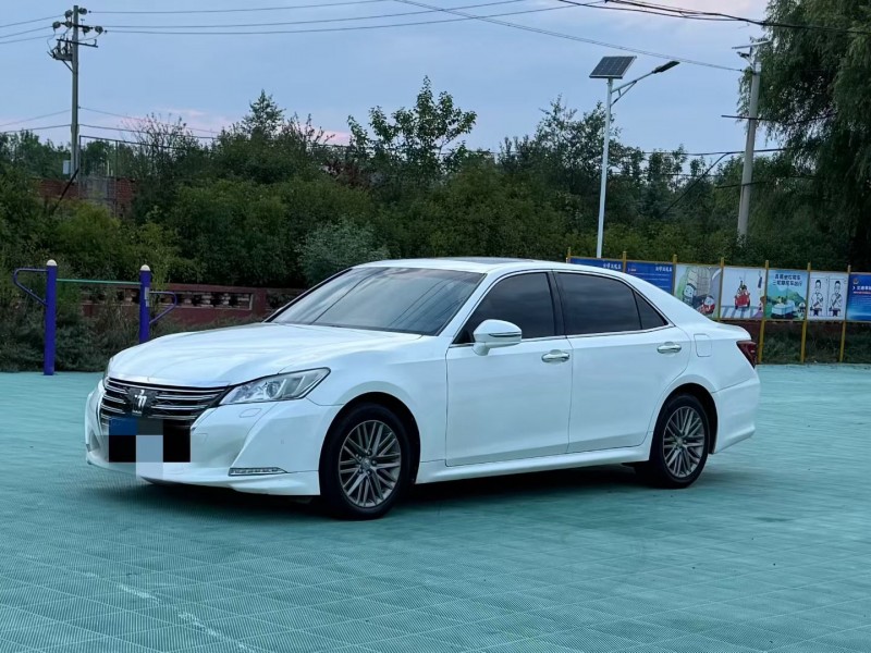 青岛17年丰田皇冠3