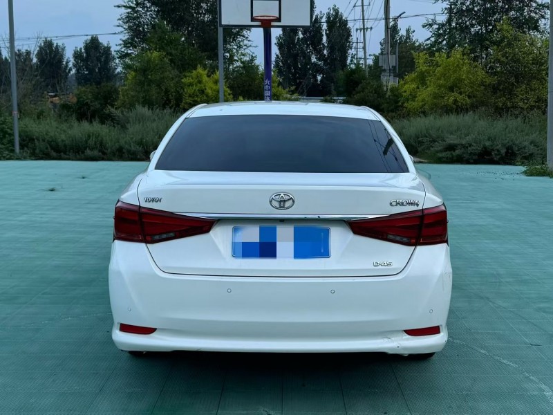 青岛17年丰田皇冠6