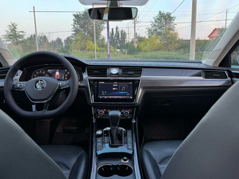 青岛18年大众辉昂4