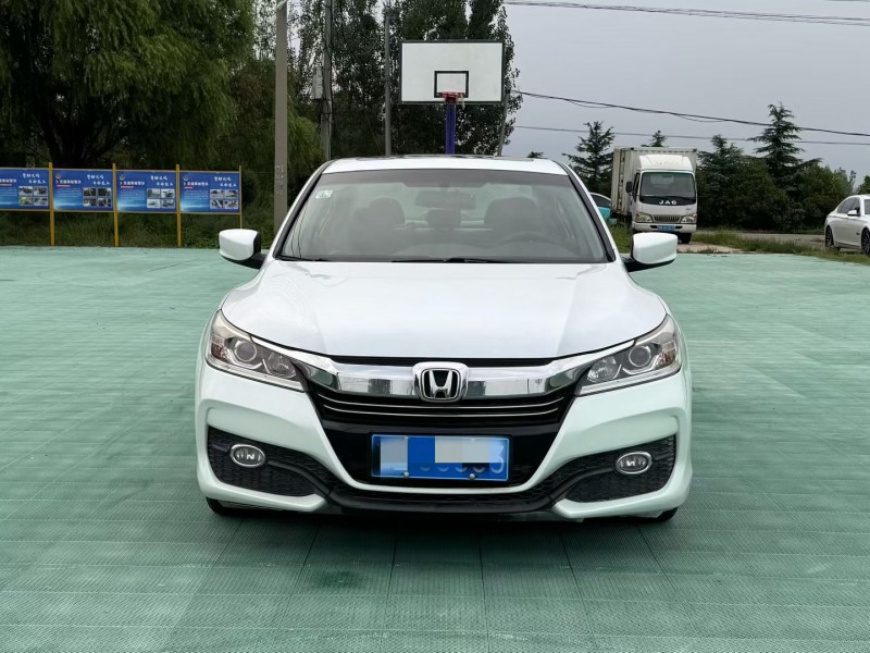 青岛18年本田雅阁1