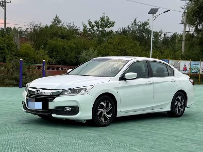 青岛18年本田雅阁3