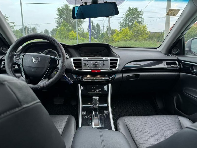 青岛18年本田雅阁4