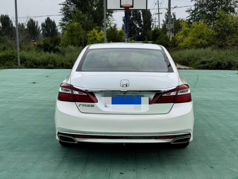 青岛18年本田雅阁6