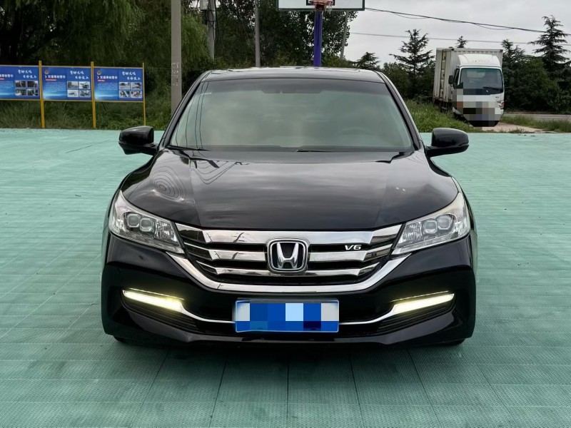 青岛16年本田雅阁1