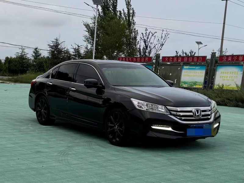 青岛16年本田雅阁2