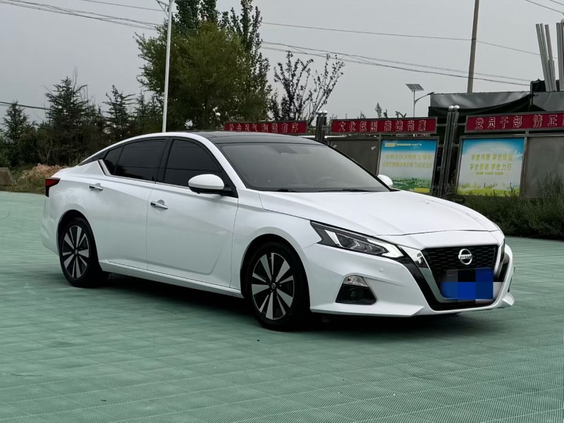 青岛21年日产天籁2