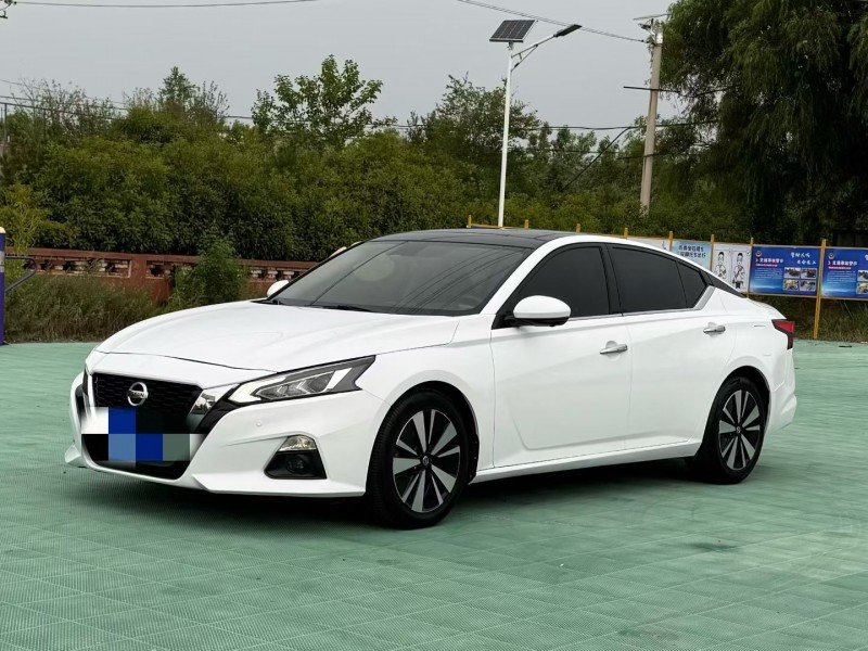 青岛21年日产天籁3