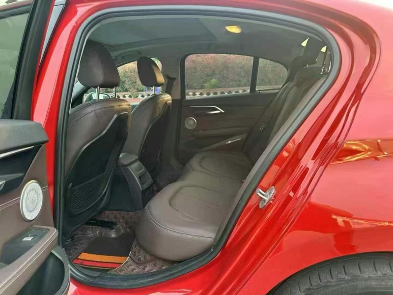 青岛21年宝马1系5