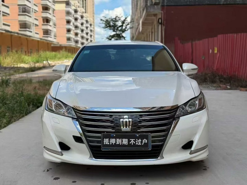 柳州16年丰田皇冠1