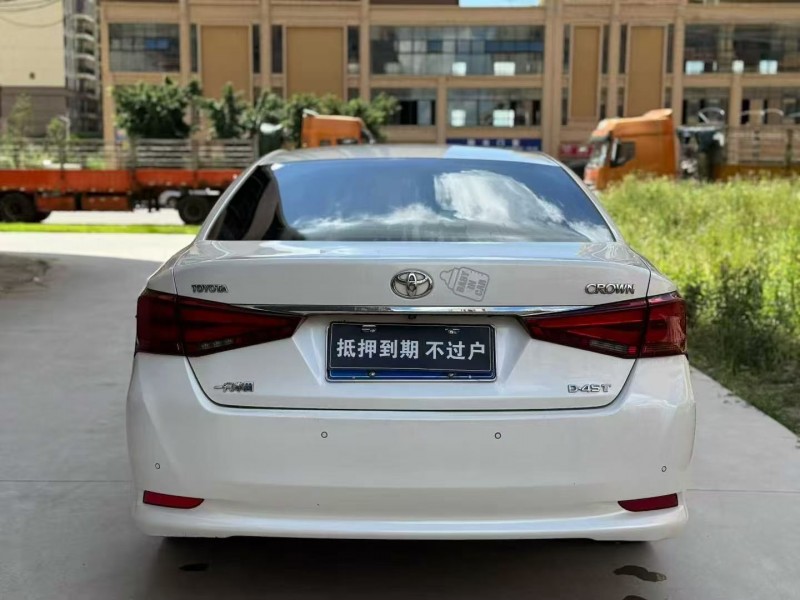柳州16年丰田皇冠2