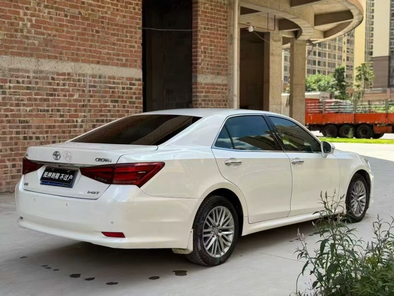 柳州16年丰田皇冠3