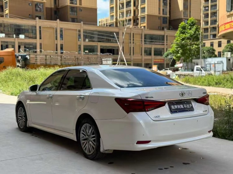 柳州16年丰田皇冠5